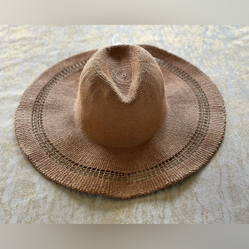 Gap sun hat. NWT. Tan. Size ML.